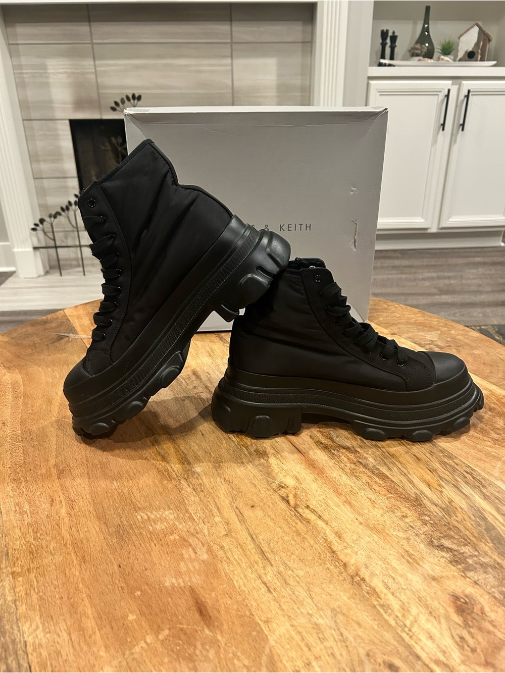 Charles & Keith Womens Blk Platform High-Top Covered Sneakers CK1-70580191 Sz 38